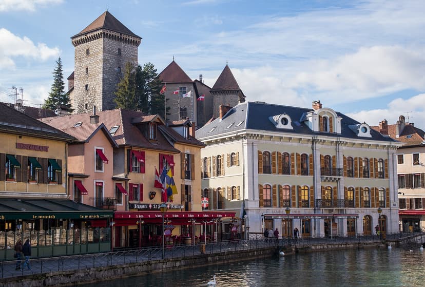 Airbnb Market in Annecy in June 2026: 3,017 Listings Analyzed