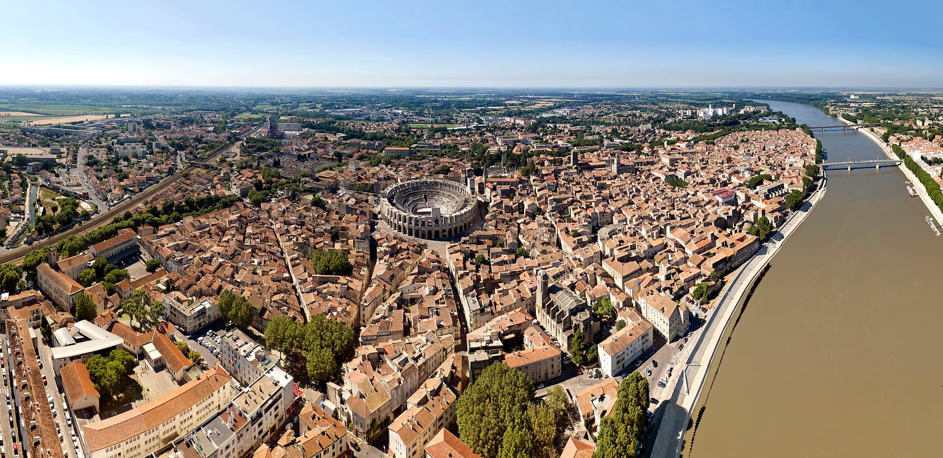 Airbnb Market in Arles in June 2026: 2,865 Listings Analyzed