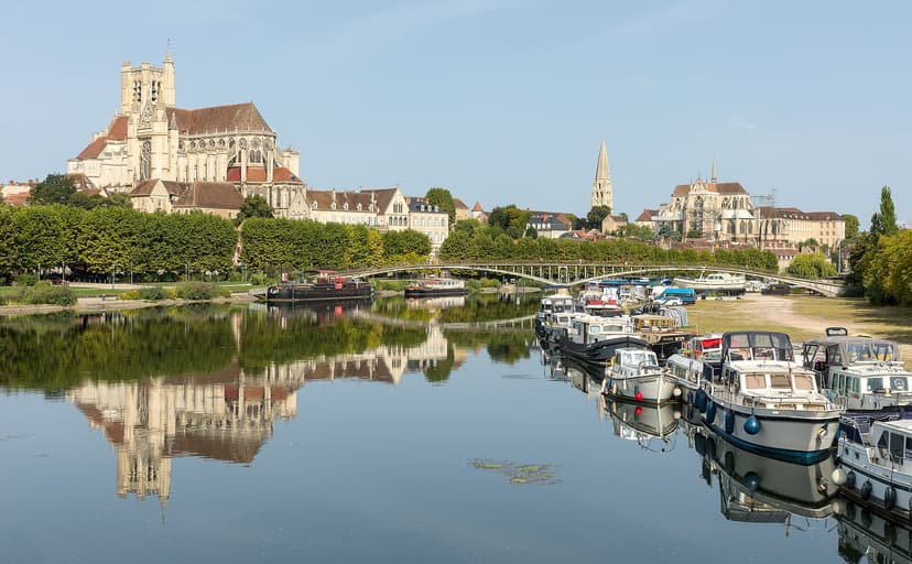 Airbnb Market in Auxerre in June 2026: 464 Listings Analyzed
