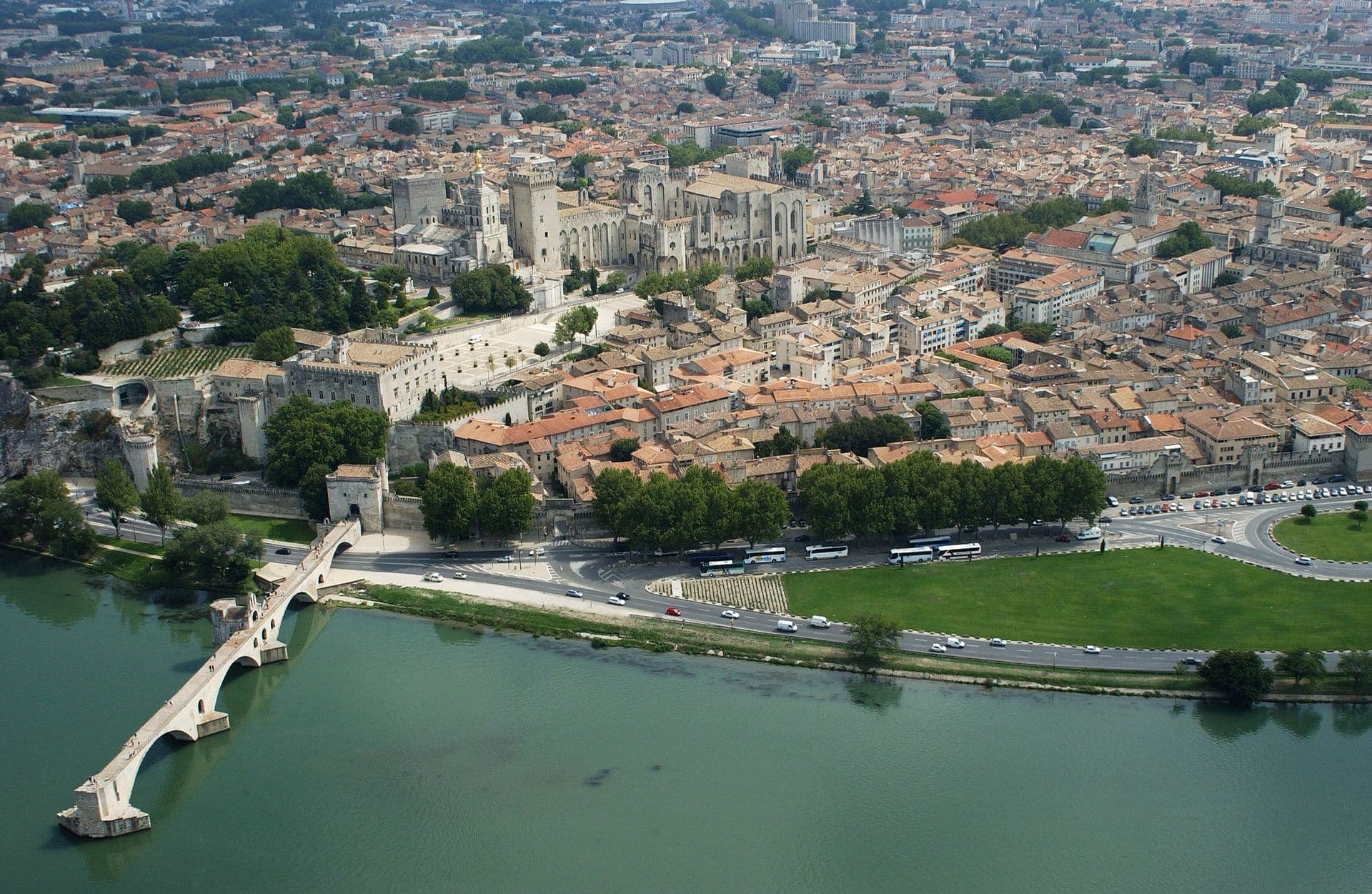 Airbnb Market in Avignon in June 2026: 1,468 Listings Analyzed