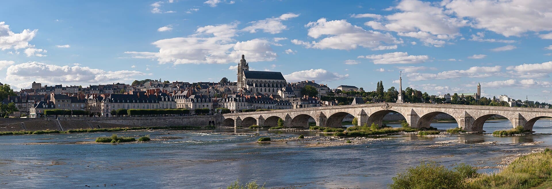 Airbnb Market in Blois in June 2026: 781 Listings Analyzed