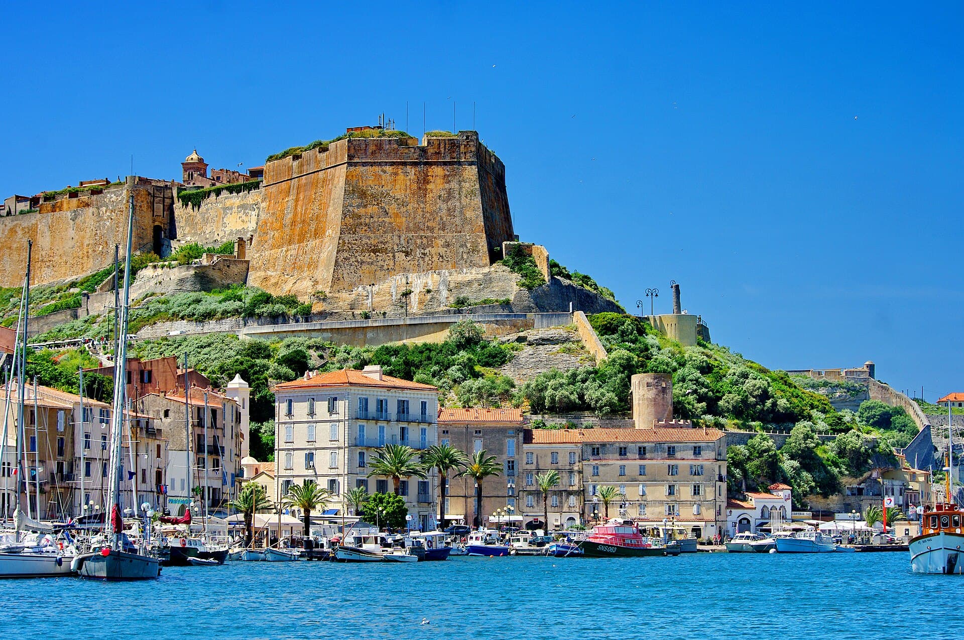 Airbnb Market in Bonifacio in June 2026: 1,107 Listings Analyzed
