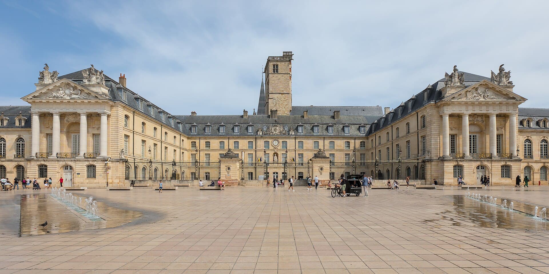 Airbnb Market in Dijon in June 2026: 664 Listings Analyzed