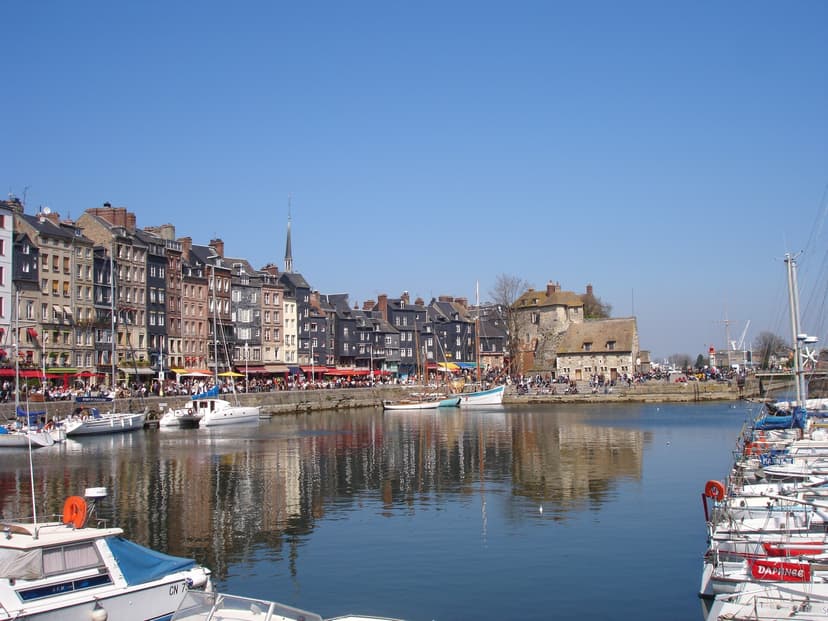 Airbnb Market in Honfleur in June 2026: 958 Listings Analyzed