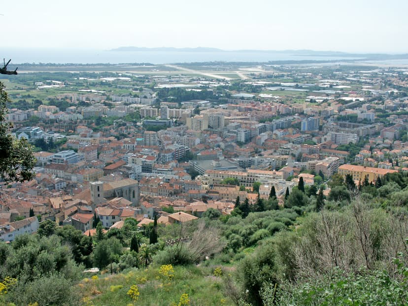 Airbnb Market in Hyères in June 2026: 4,591 Listings Analyzed