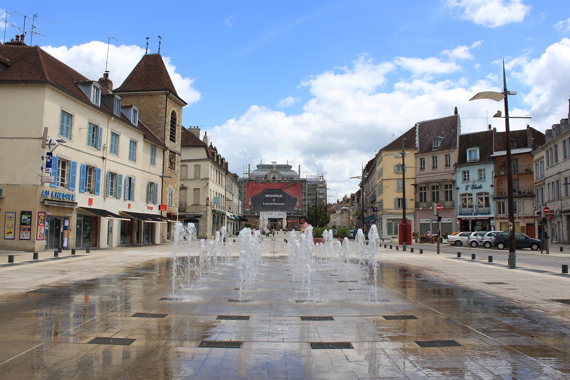 Airbnb Market in Lons-le-Saunier in June 2026: 241 Listings Analyzed