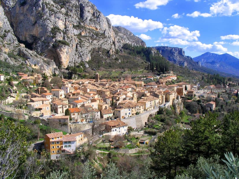 Marché Airbnb à Moustiers-Sainte-Marie en juin 2026 : 274 annonces analysées