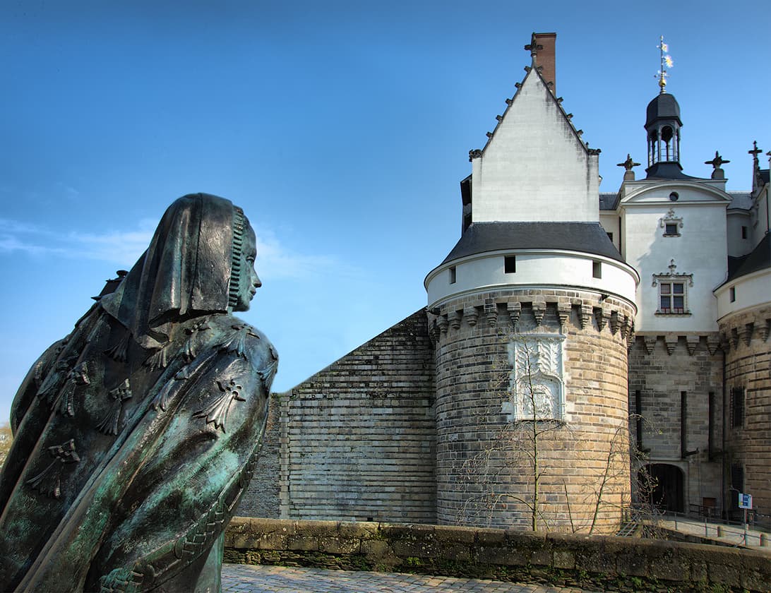 Airbnb Market in Nantes in June 2026: 2,990 Listings Analyzed