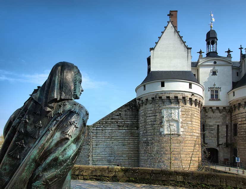 Airbnb Market in Nantes in June 2026: 2,990 Listings Analyzed