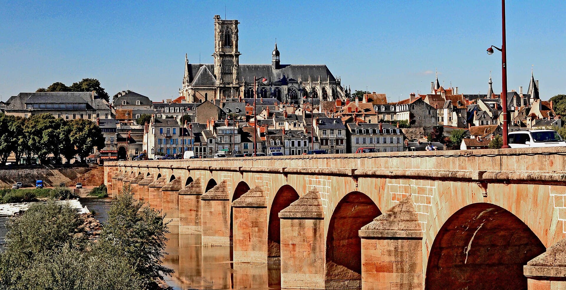 Airbnb Market in Nevers in June 2026: 300 Listings Analyzed