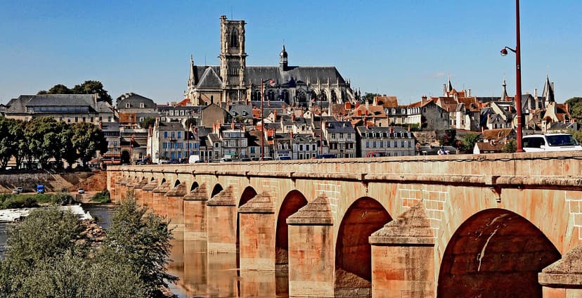Airbnb Market in Nevers in June 2026: 300 Listings Analyzed