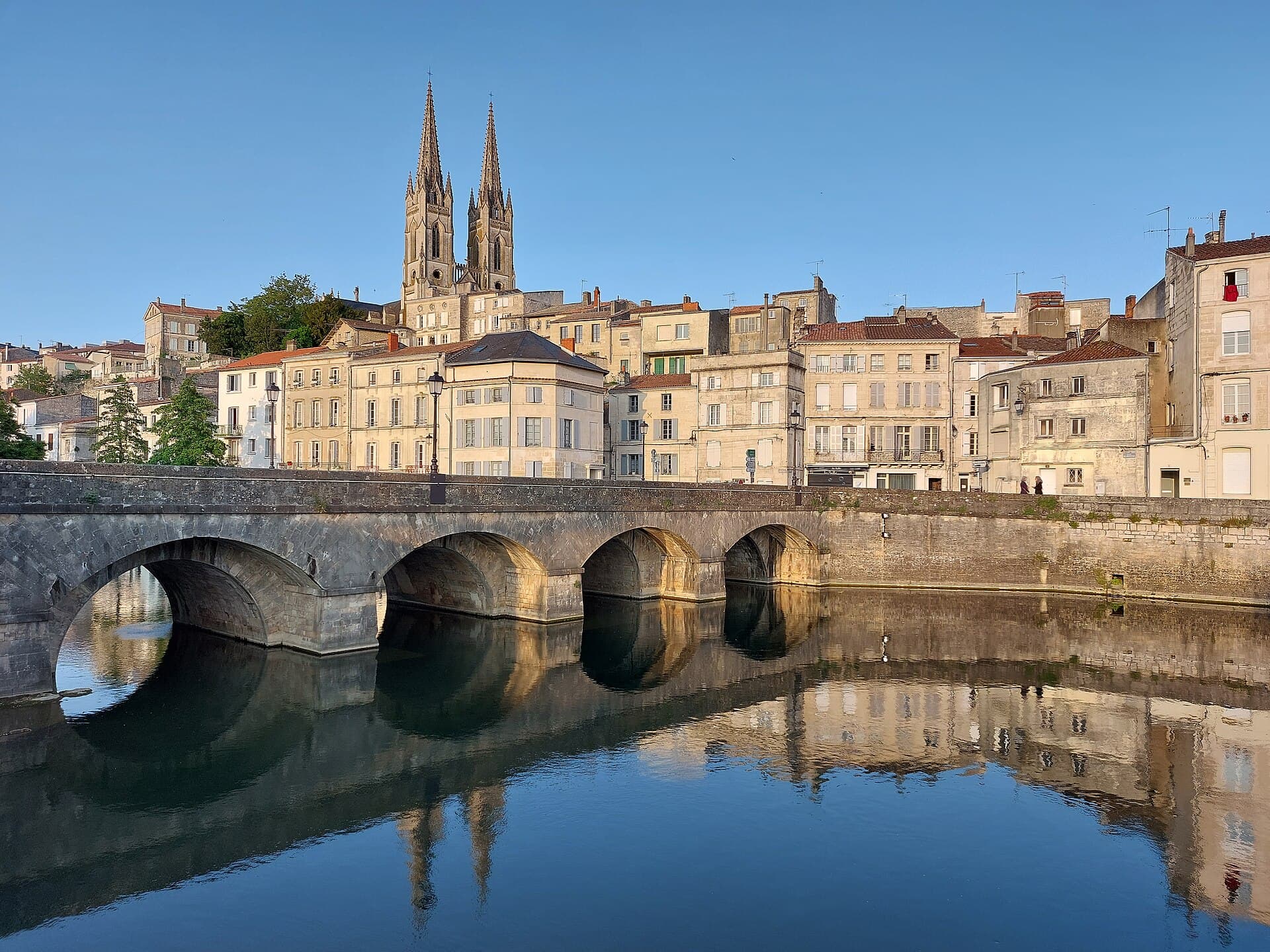 Marché Airbnb à Niort en juin 2026 : 546 annonces analysées