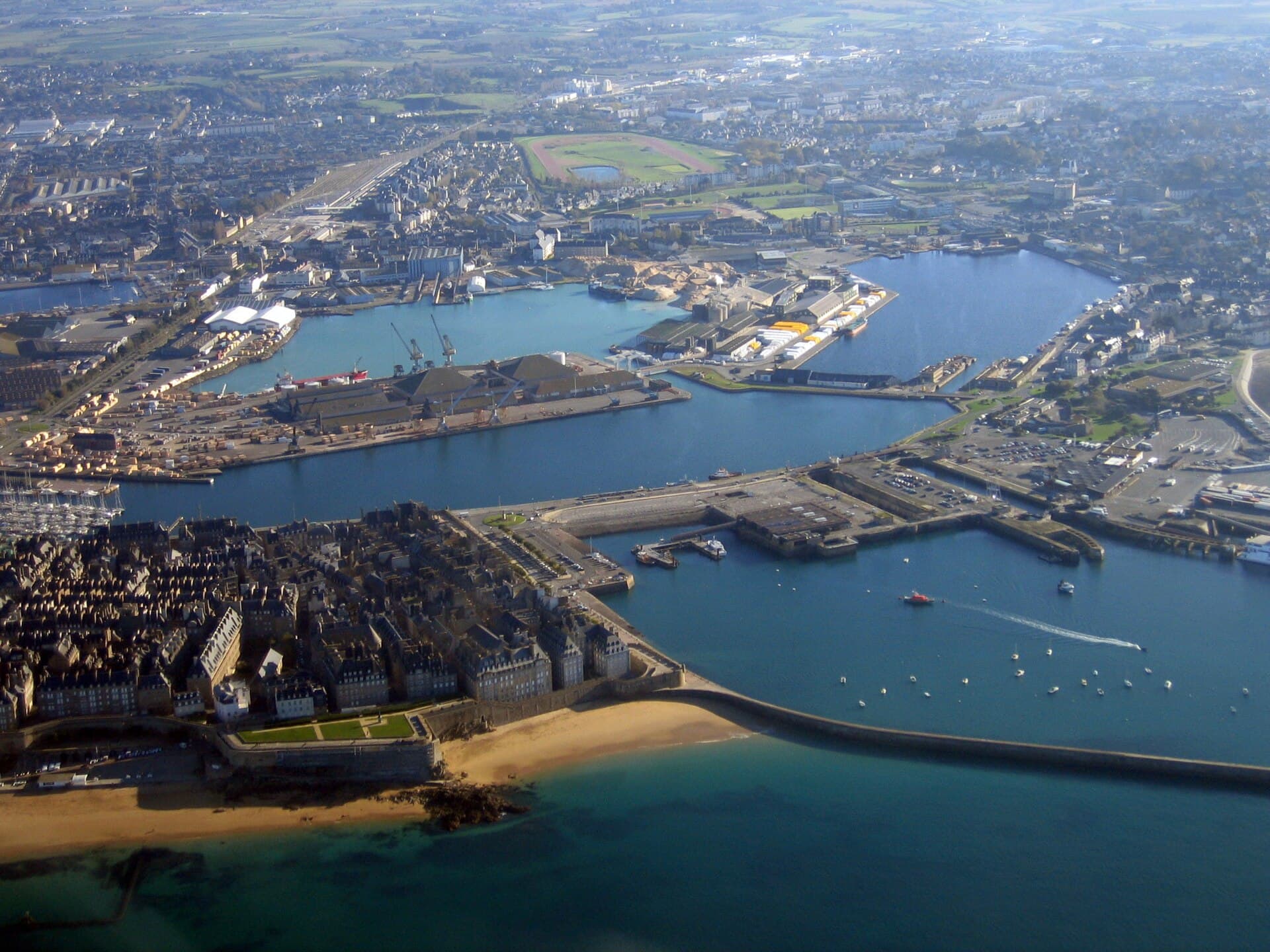 Airbnb Market in Saint-Malo in June 2026: 2,854 Listings Analyzed