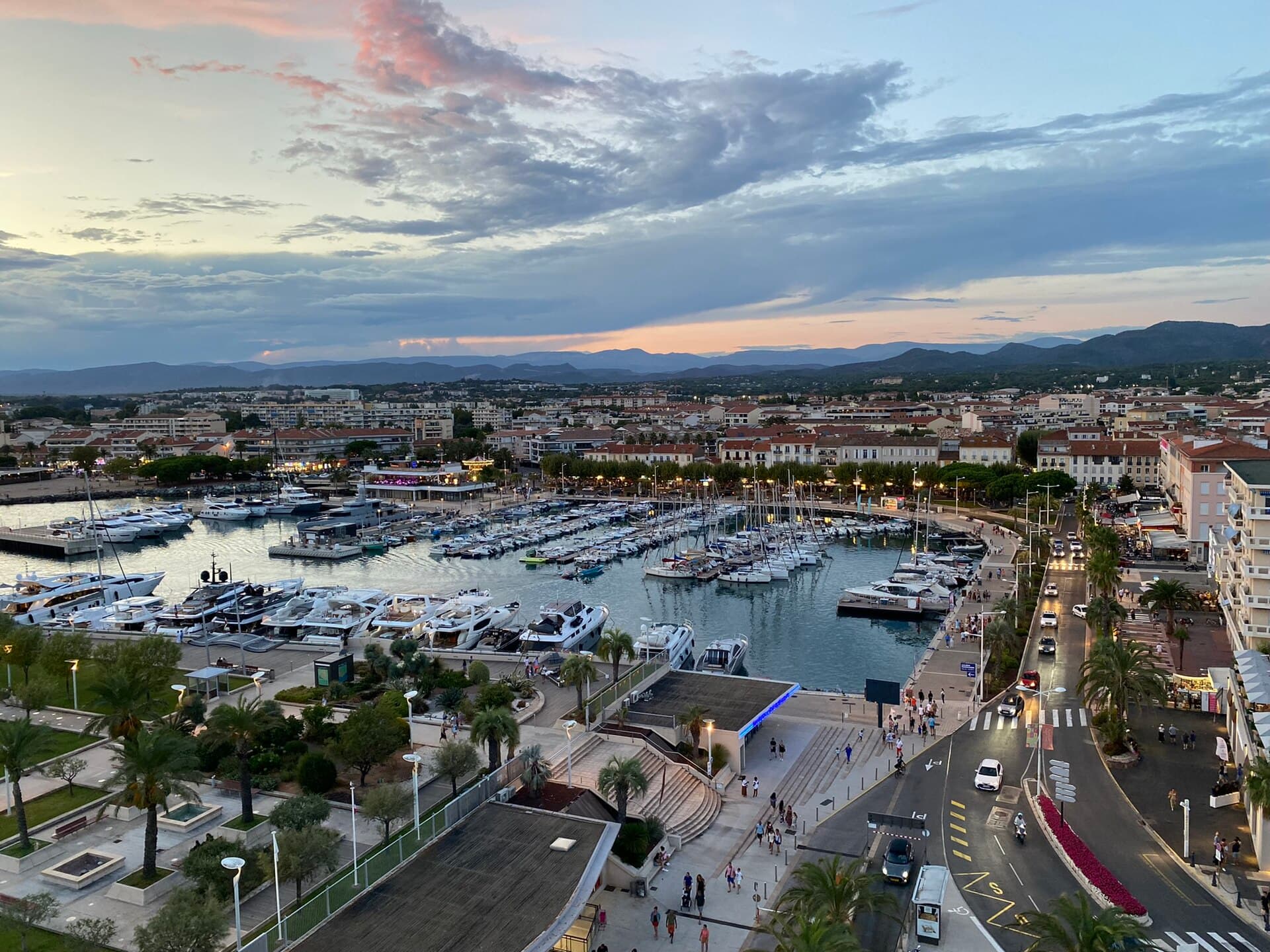 Airbnb Market in Saint-Raphaël in June 2026: 3,438 Listings Analyzed