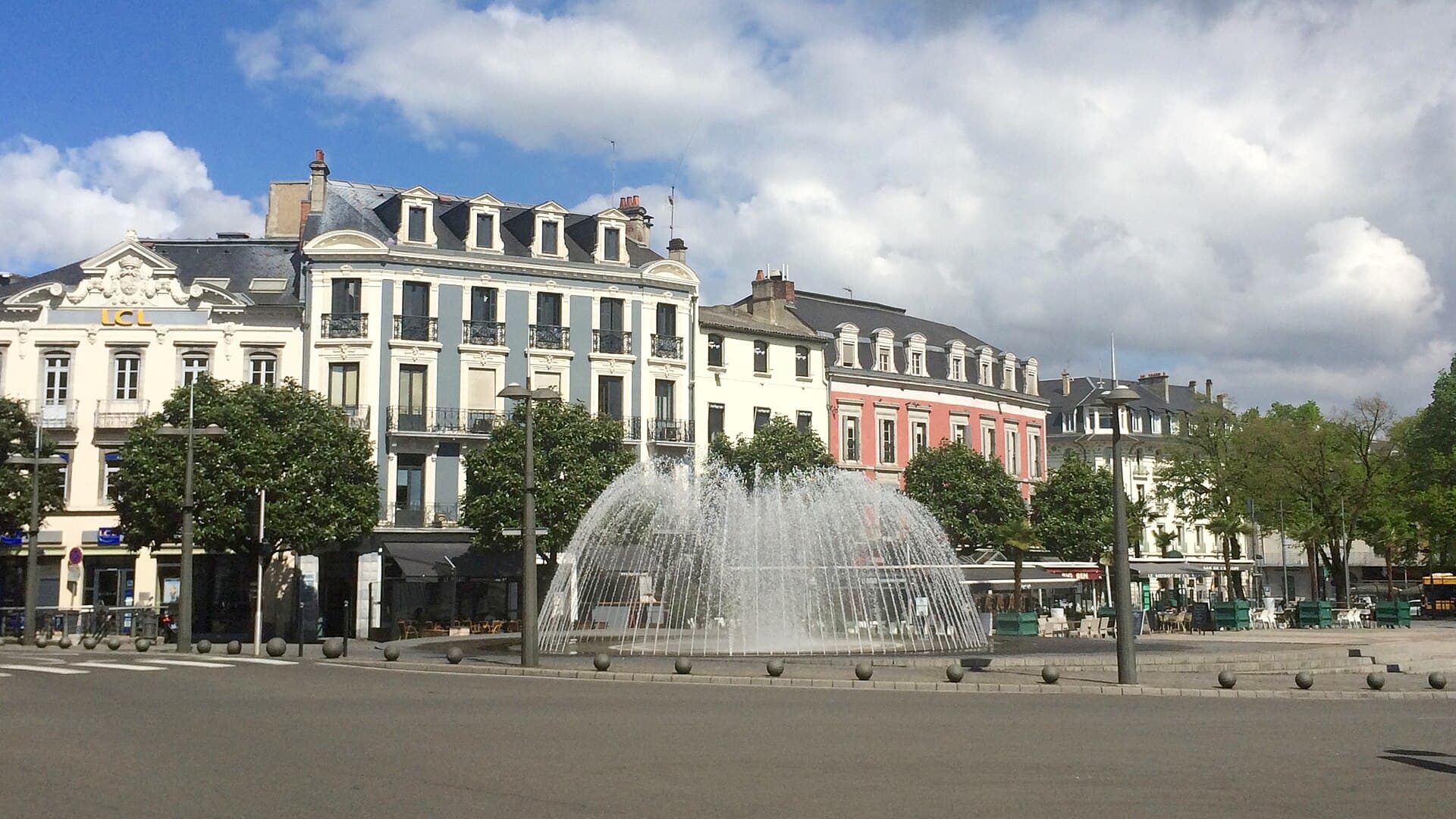 Airbnb Market in Tarbes in June 2026: 165 Listings Analyzed