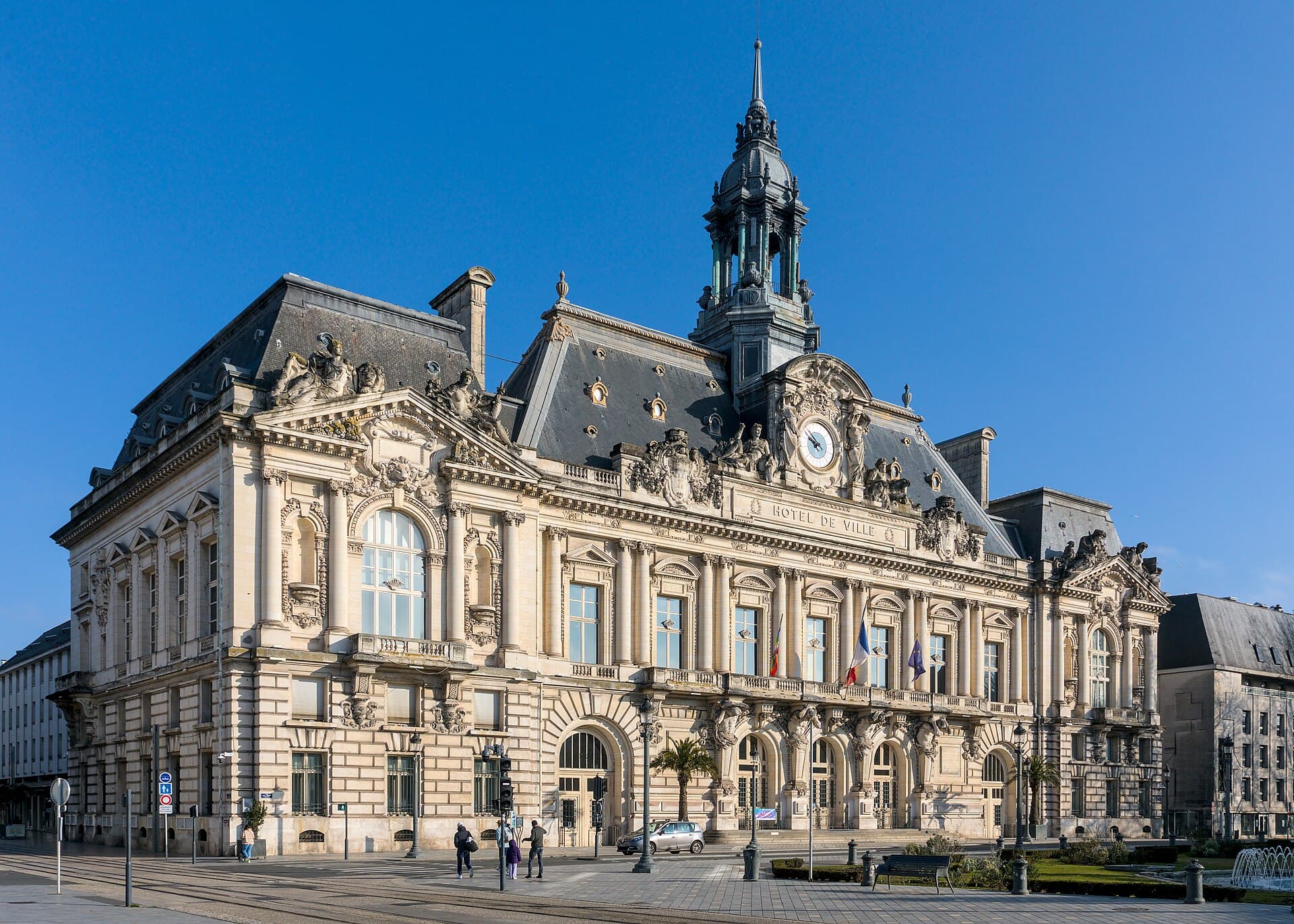 Airbnb Market in Tours in June 2026: 1,744 Listings Analyzed