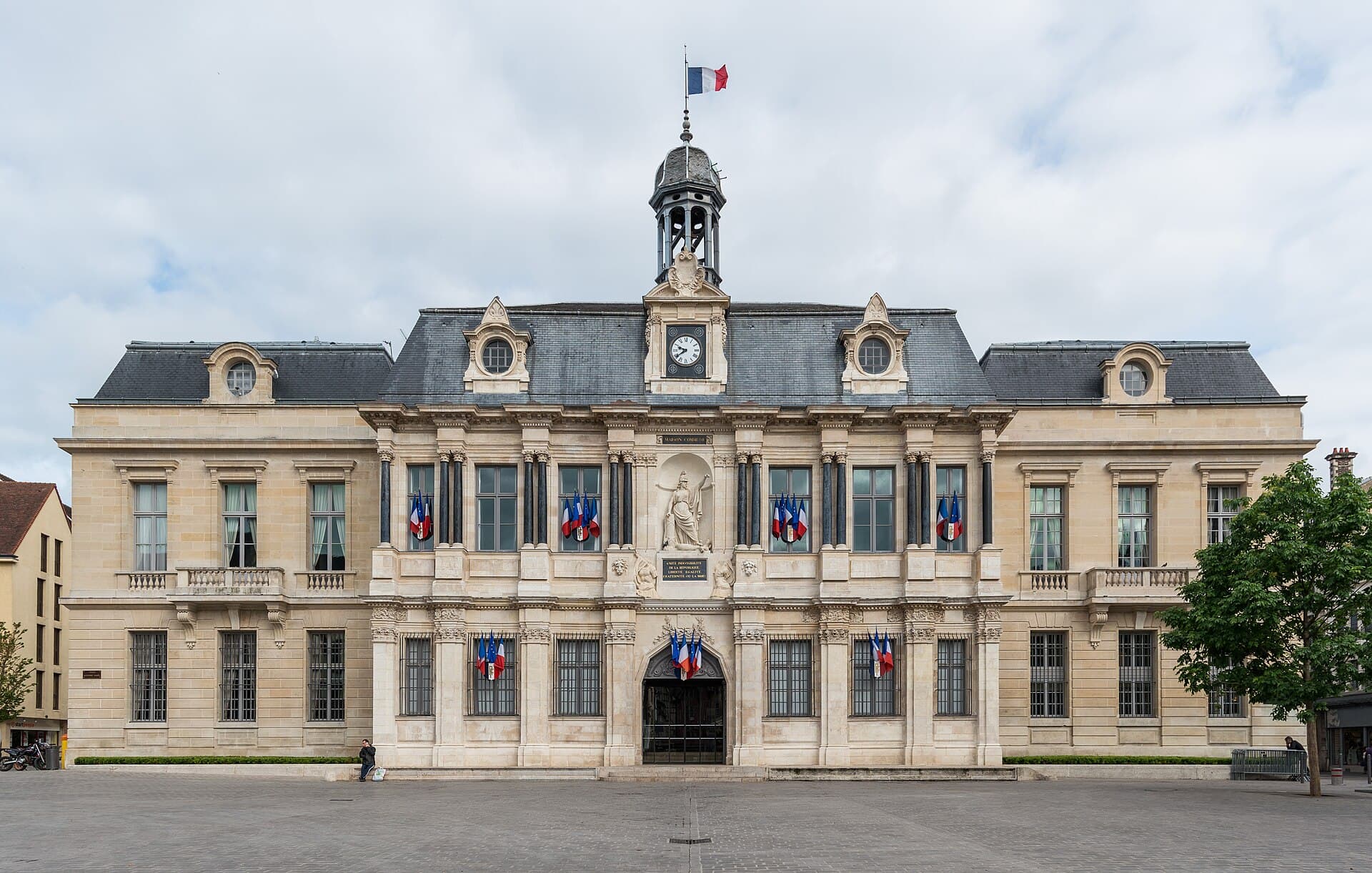 Airbnb Market in Troyes in June 2026: 905 Listings Analyzed