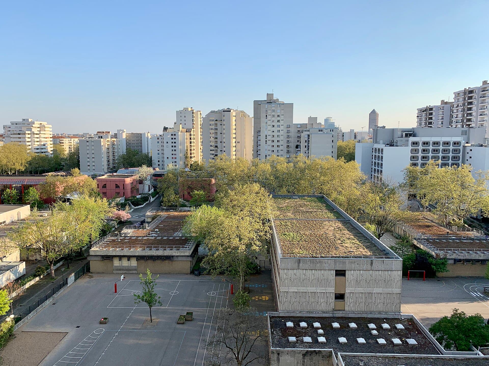 Airbnb Market in Villeurbanne in June 2026: 2,465 Listings Analyzed